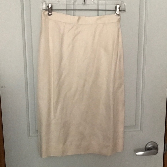 Calise II off white suit. Sz 4. BNWT. 100% silk. - Picture 7 of 7